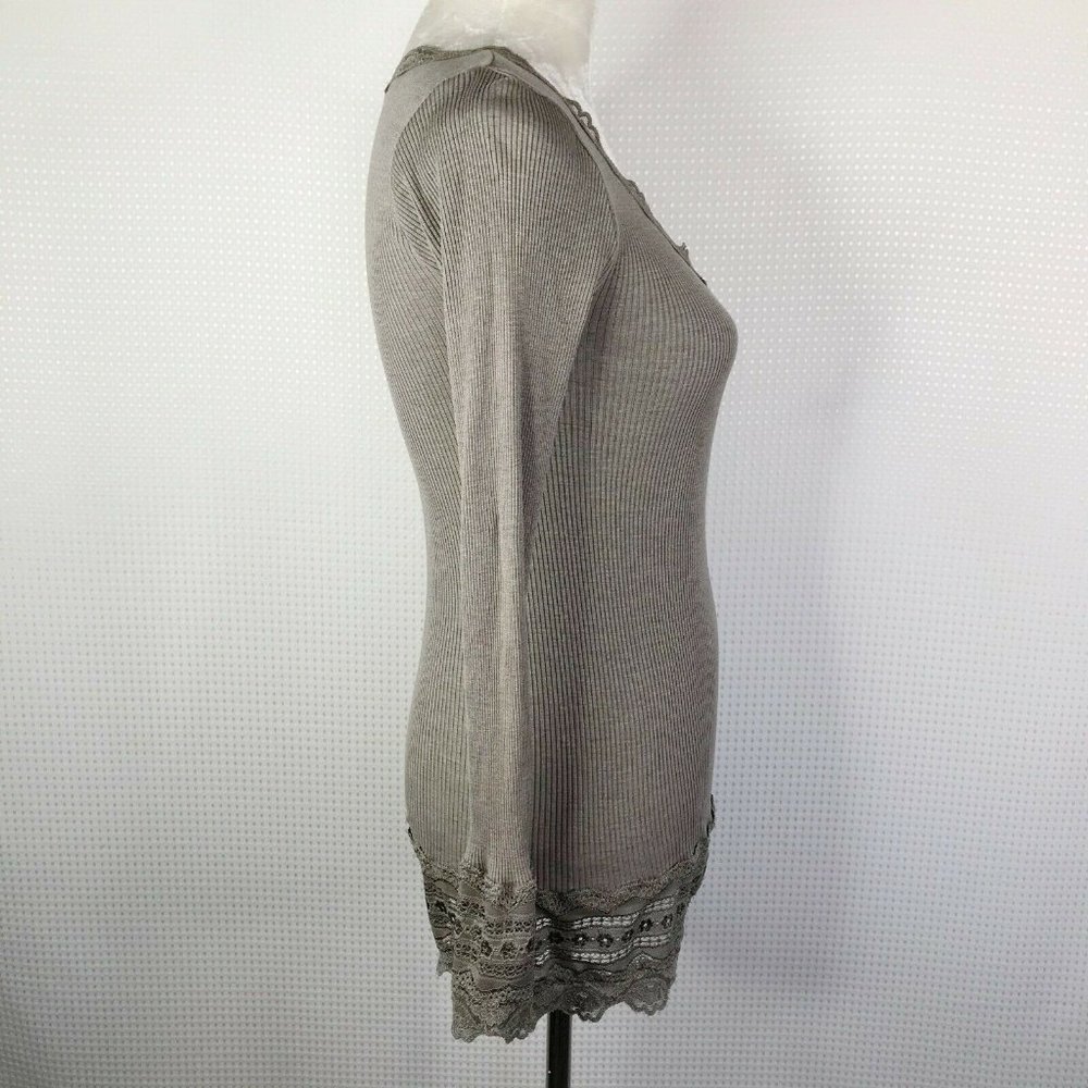 Elegant Gray Lace Trim Blouse - Picture 5 of 8